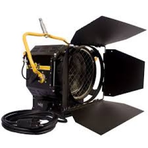 Alquiler Fresnel Desisti Leonardo 1000W